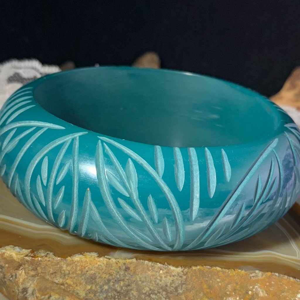 Art Deco Forest Green Hand Carved Leaf Bakelite Chunky Bangle Bracelet